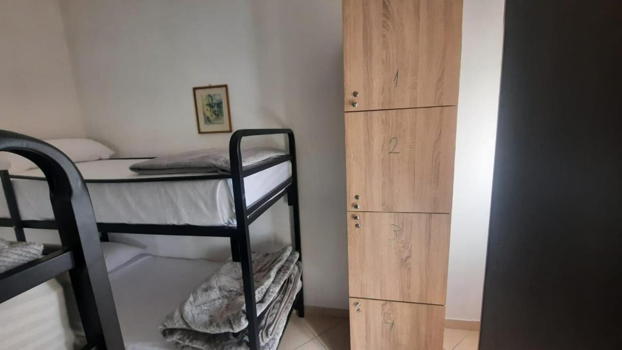 Hostal Crew 2 Tirana