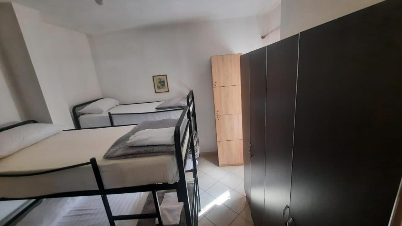 Crew 2 Hostal Tirana